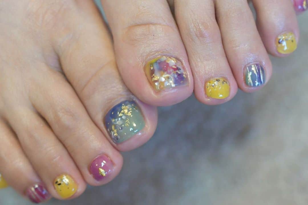 Yuka Maeda ::manicurelistのインスタグラム：「#クリムト #クリムトネイル. . 大阪市北区 梅田.中崎町.駅から徒歩7分🚶‍♀️ CADENAS nail eyelash  マツエクアカウント @cadenaseyelash LINE:@ cadenas 🆔検索🙋‍♀️ tel:06-4792-8617. cadenas.nail@gmail.com. . #ネイル #ジェルアート #大人かわいい #梅田ネイル #堂山町 #大人ネイル #個性派ネイル #クリアネイル #ジェルネイル #nail #notd #ニュアンスネイル #instanail #ワンカラー #春ネイル  #ネイルデザイン #ongels #美甲 #osaka  #ジェルデザイン #cadenas #指甲 #spring #Insatnails#フットネイル」