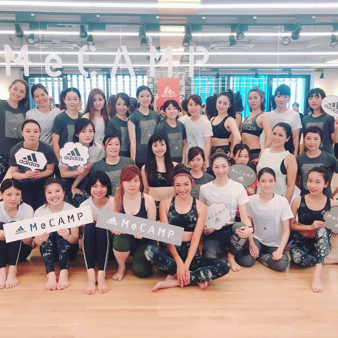 福田萌子さんのインスタグラム写真 - (福田萌子Instagram)「昨日のadidas#MeCAMP は私の担当する#balletone のセッションでした✨ 毎回最新のウェアを貸し出しているので着心地やサイズ感を試しながら運動する事が出来ます😊 今シーズンのトライオンは海洋保全団体#parley とのコラボのウェア。海に浮かぶプラスチックを集めて特殊な繊維に変えて創られています♻️環境問題は大きな事ですが、私達の小さな選択で変えられる事が沢山ある🌊🌎 私がいるMeCAMPではいつも運動するだけではなくサスティナブルやマインドフルネスについてお話ししています🤗参加してくれたみんなが意見を交換したりサポートし合えるコミュニティになれば良いな✨ ・ 昨日はお友達のケリーちゃん @kellymisawa も遊びに来てくれて、その美しさにみんなのモチベーションが上がっていました😜❣️ ・ #adidastokyo #adidaswomen」7月28日 20時43分 - moekofukuda