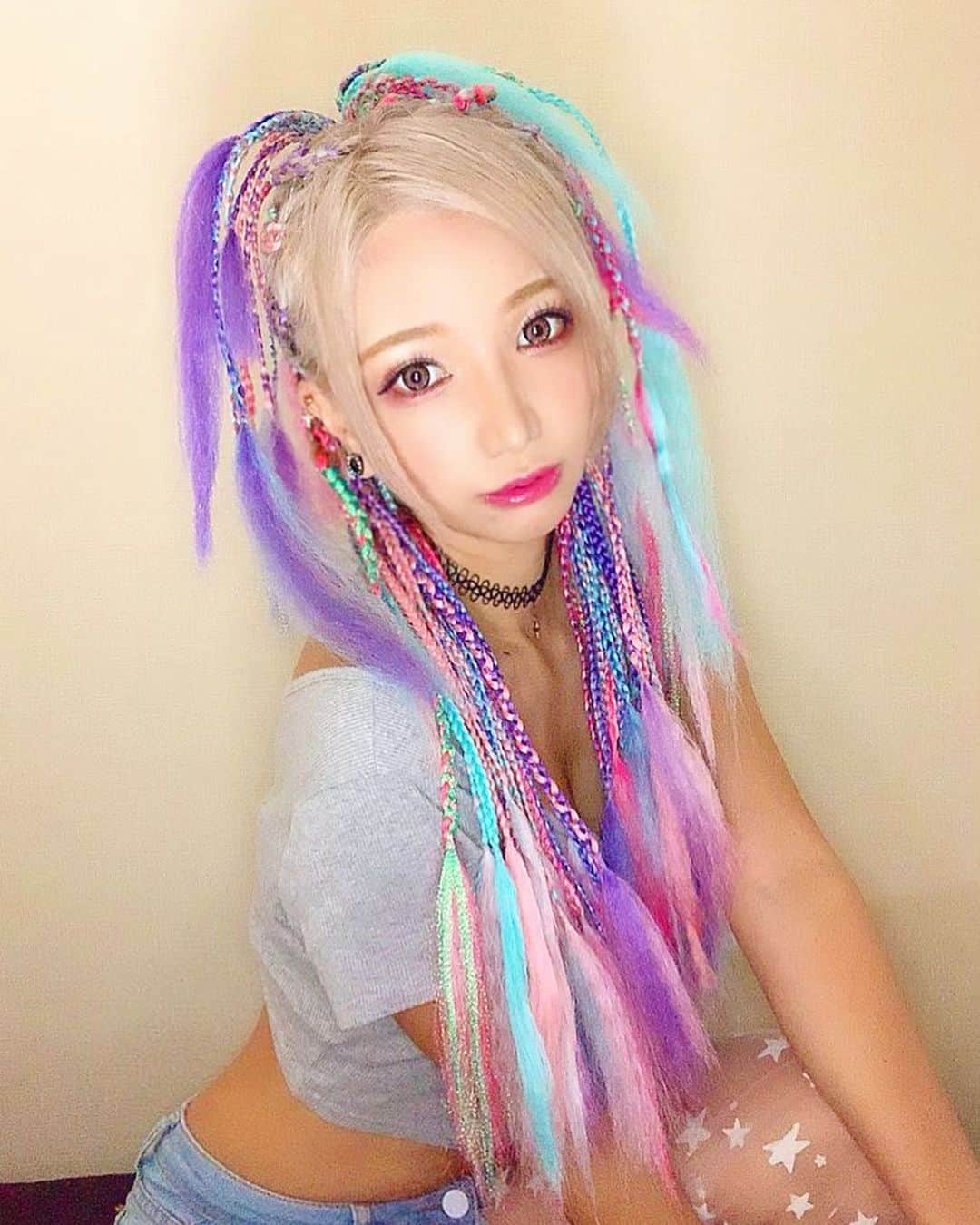 かえるちゃんさんのインスタグラム写真 - (かえるちゃんInstagram)「ニューヘアー🍭🍭❤️ ユニコーンカラーブレイズ🦄🦄 めちゃくそド派手でめちゃ可愛い！ @5akluv さんがやってくれました🎈💓 美容室より半額以下とかで 格安でやってくれます！！🥰 問い合わせは @5akluv のメッセージにて📩 ❤︎ ❤︎ ❤︎ #ブレイズ #ブレイズヘア  #ユニコーンカラー  #派手髪 #ドレッドヘア  #東京 #japan #介護美容師 #撮影会モデル #ポートレート女子 #ポートレート撮影 #ポートレートしま専科 #被写体モデル #good_portraits_world #hueart_life #lovers_nippon_portrait #pasha_magagine #portrait_shot #写真好きな人と繋がりたい #お洒落さんと繋がりたい #角色扮演  #얼스타그램 #팔로우 #셀피 #コスプレイヤー #ギャル #派手髪」7月28日 20時45分 - k.kaeru