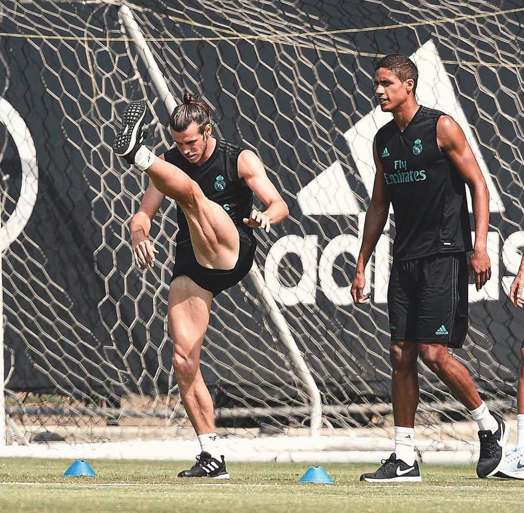 カルロス・テベスのインスタグラム：「Bale still looks 💪🏼💪🏼💪🏼」