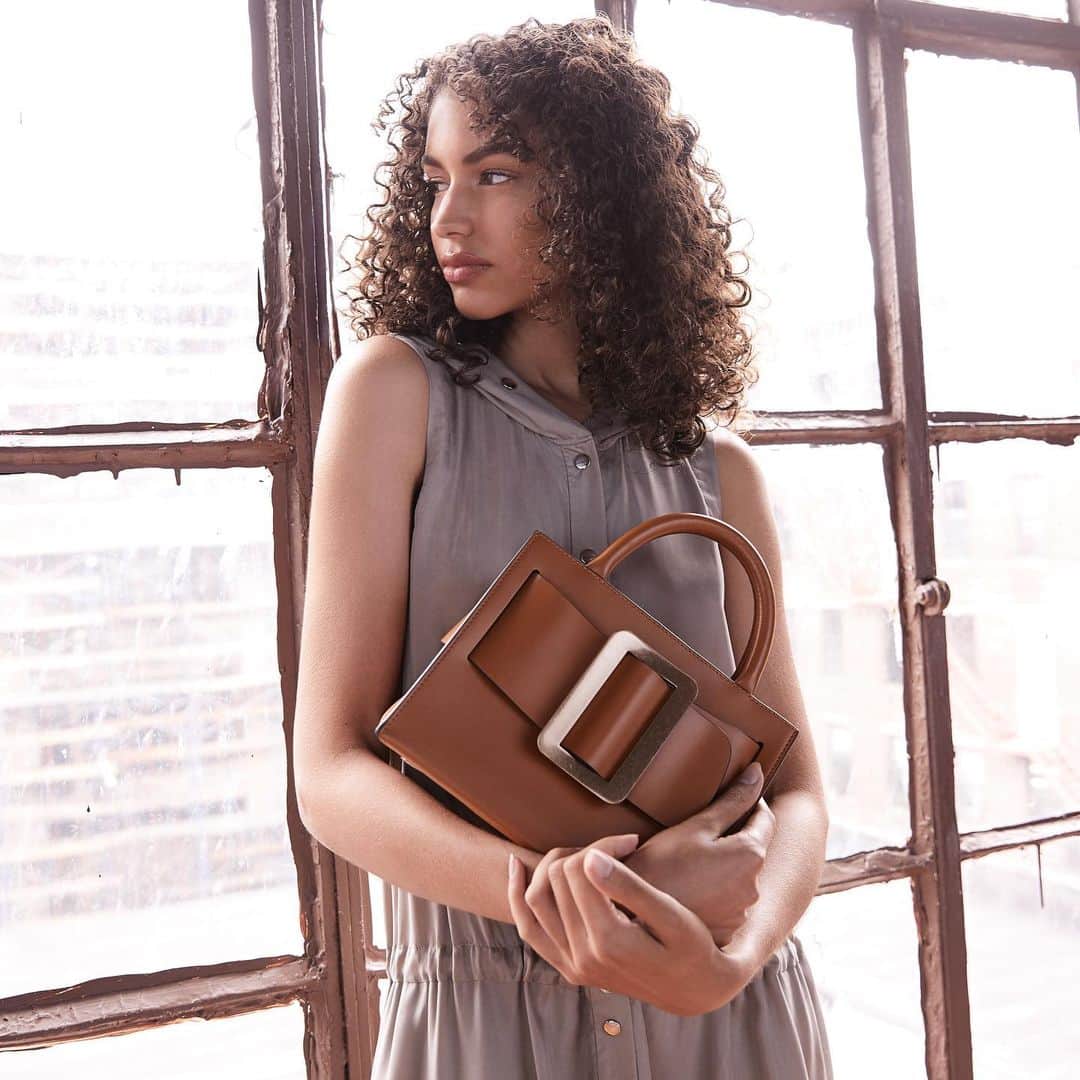 Saks Fifth Avenueのインスタグラム：「HANDBAG HEROES: Get a hold of @boyyboutique’s signature buckle silhouette. #SaksStyle」
