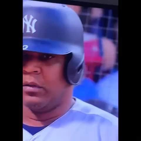 ホセ・レイエスのインスタグラム：「Caption this........?」