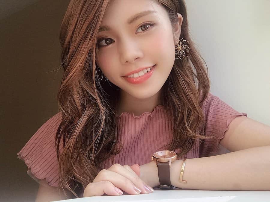 のインスタグラム：「この前東京でRANDAの展示会に行ってきた＊° ． ． ． 可愛い新作がいっぱいで、靴3足予約♩ ． ． ． 秋の楽しみが増えた〜♡ ． ． ． ． #randa展示会 #randa #展示会 #靴 #東京 #秋冬 #メイク #いつかのコーデ #コーデ #カジュアルコーデ #フルーツウォーター #フォトジェニック #instagood  #instapic #love #photooftheday #instafashion #fasion #casualstyle #instagram #makeup #instamakeup #Tokyo #japanesegirl」