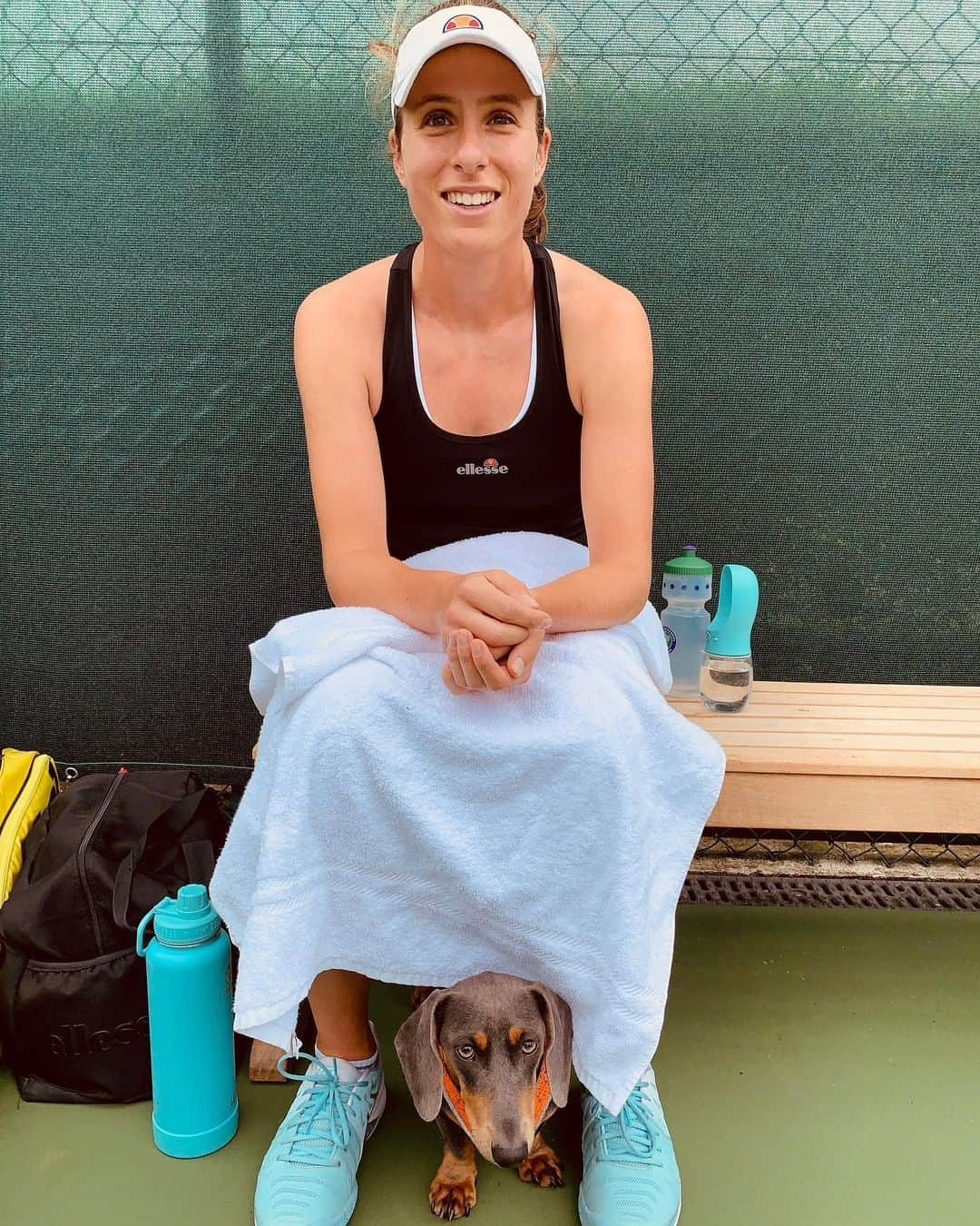 ジョアンナ・コンタさんのインスタグラム写真 - (ジョアンナ・コンタInstagram)「One team. One dream. 👊💪🐶」7月28日 21時26分 - johannakonta