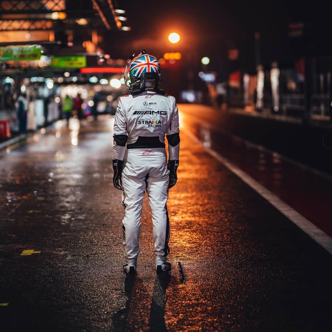 Mercedes AMGさんのインスタグラム写真 - (Mercedes AMGInstagram)「It’s been a busy night full of race action and rain. 💦Unfortunately the continues and heavy rain brought a red flag for about 6 hours this morning. But now we’re back on racing and fighting for the podium and the win.💪 Stay tuned and follow our story. #MercedesAMG #AMGGT3 #Spa24H #BlancpainGT #IntGTC #AMG」7月28日 21時30分 - mercedesamg