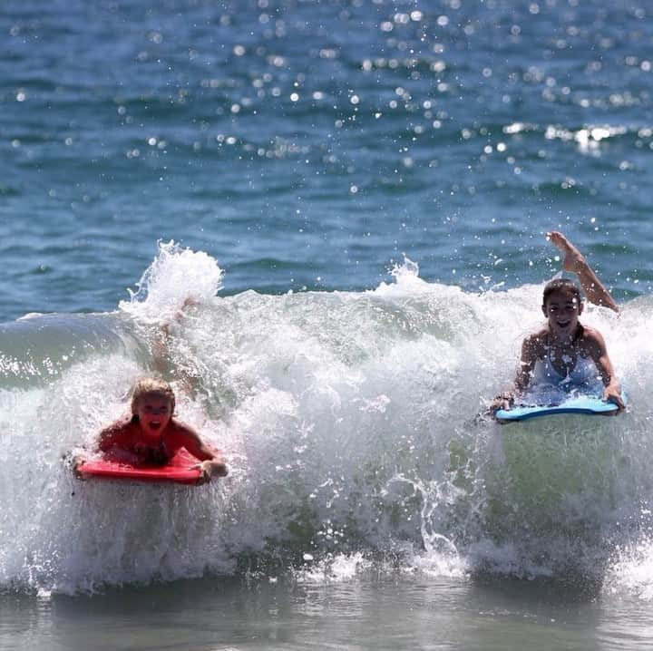 L.L.Beanさんのインスタグラム写真 - (L.L.BeanInstagram)「Summer vacation: Less "bored," more "board." 🏄#BeanOutsider #SmoreOutofSummer (📷: @jettrucking18) . . . . #boogieboard #waves #beach」7月28日 21時32分 - llbean