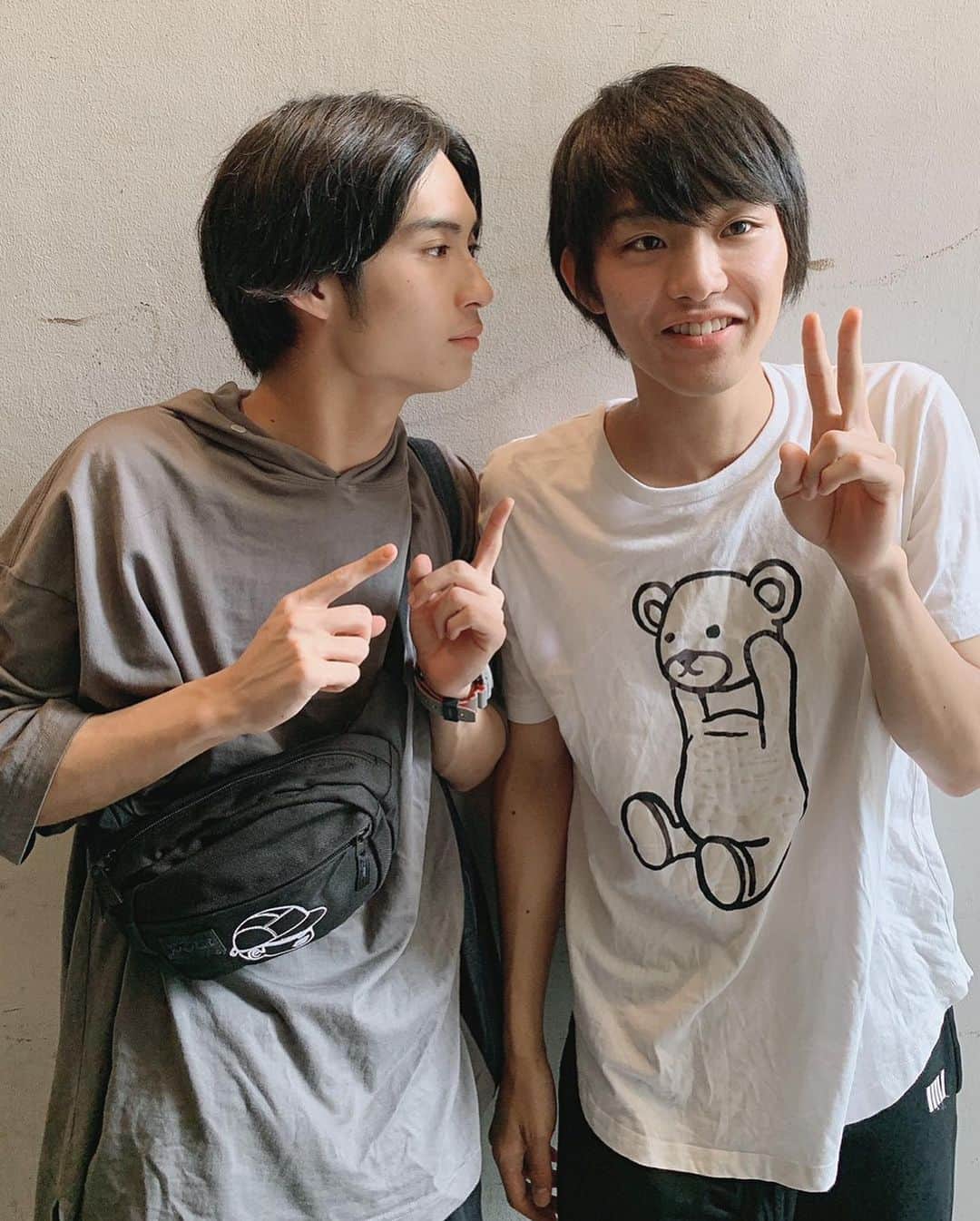 岩義人のインスタグラム：「#likeA #room3 #プチとメートル #齋藤健心 #岩義人  #メートルお留守番 最初、毛伸びててどこにおるのかわからんかったわ 1枚目は照れを表現したらしい健心  頑張ってねー！」