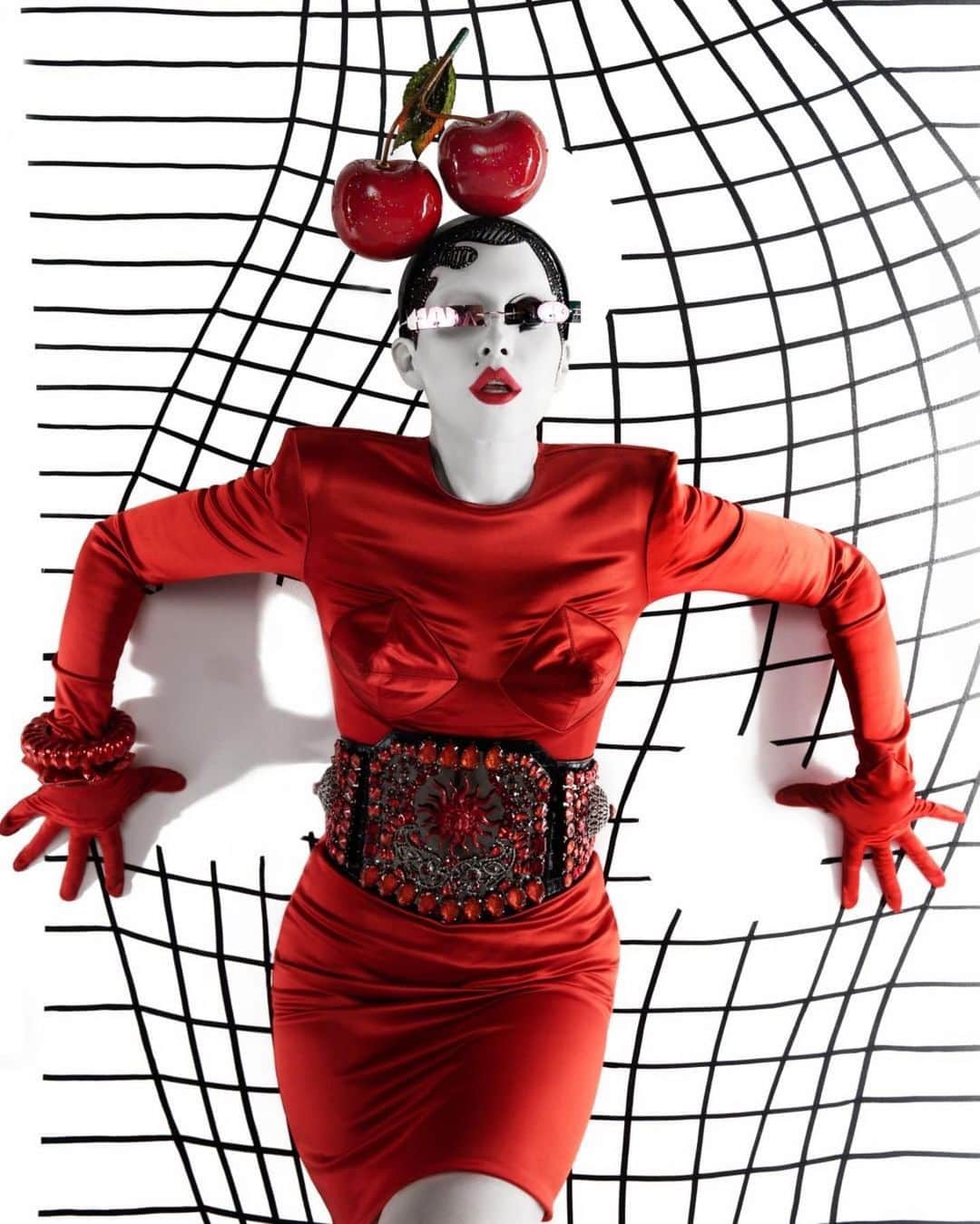 のインスタグラム：「#🍒 #moreismore #moreplease #moreish #Repost @sequoiaemmanuelle ・・・ Hard Core with fashion activist @bcompleted⠀⠀⠀⠀⠀⠀⠀⠀⠀ Photo @sequoiaemmanuelle ⠀⠀⠀⠀⠀⠀⠀⠀⠀ Hair @clydehairgod ⠀⠀⠀⠀⠀⠀⠀⠀⠀ Make-up @rosharofficial ⠀⠀⠀⠀⠀⠀⠀⠀⠀ Backdrop created by @londubhstudio⠀⠀⠀⠀⠀⠀⠀⠀⠀⠀⠀⠀ Kaimin dress @kaiminofficial⠀⠀⠀⠀⠀⠀⠀⠀⠀ AND_i bracelets @and_i_accessories⠀⠀⠀⠀⠀⠀⠀⠀⠀ J maskrey skin jewelry @jmaskrey⠀⠀⠀⠀⠀⠀⠀⠀⠀ On aura tout vu belt @onauratoutvu⠀⠀⠀⠀⠀⠀⠀⠀⠀ Piers Atkinson Cherry headpiece @piersatkinson⠀⠀⠀⠀⠀⠀⠀⠀⠀ Planet i glasses @planet.i」
