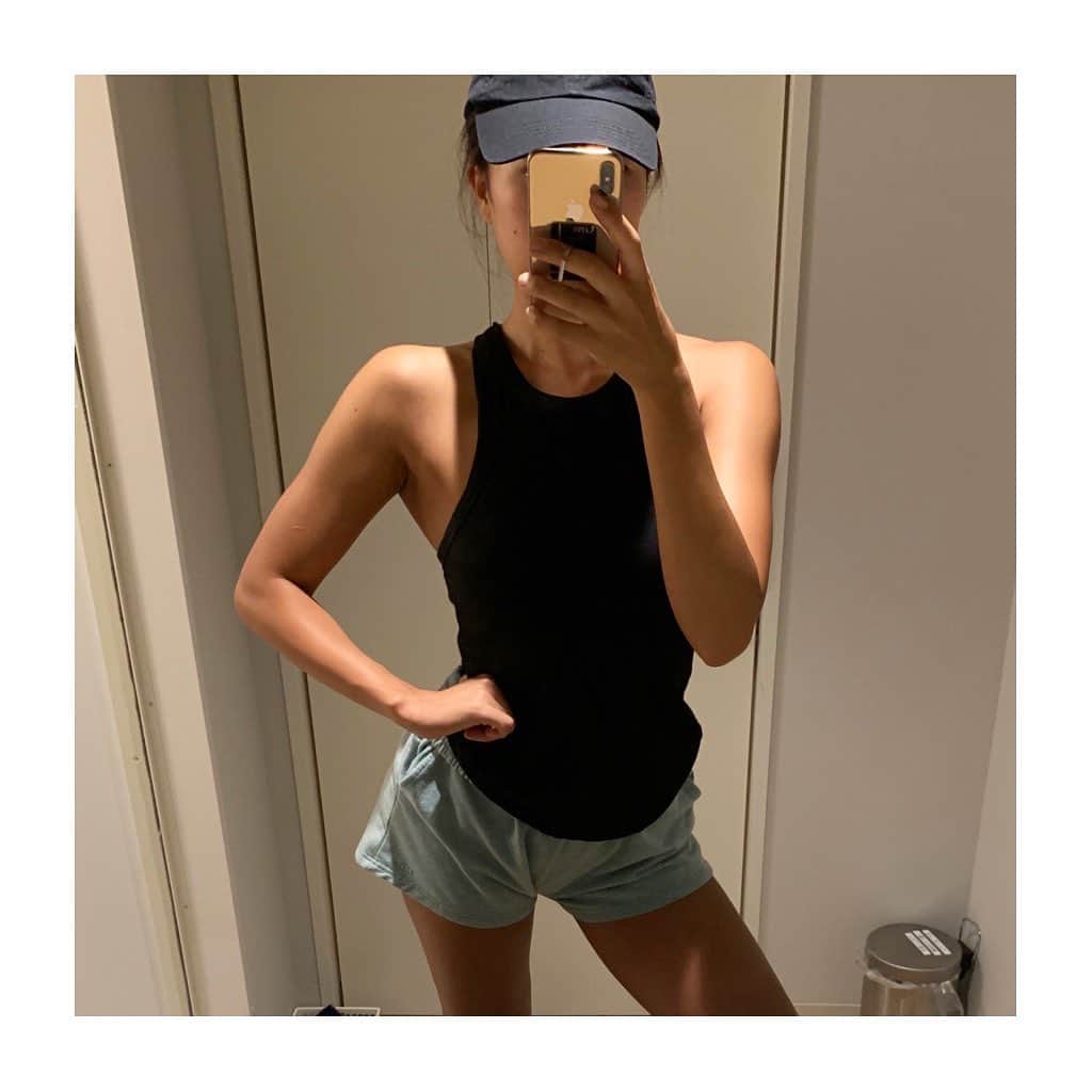 ノーパン　アスリート megumiさんのインスタグラム写真 - (megumiInstagram)「D-7の朝イチトレ前のノーパンプボディ👙 .  本音言うと、この一年で自分が好きな感じの身体にだいぶ近づけて、大会前だけど既に心はこの1年間の達成感で結構満足してしまってる😌 . .  とは言えまだまだ強化したい ...