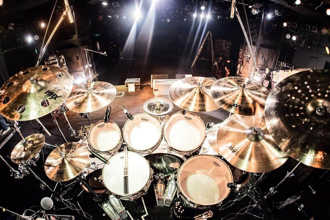 Marinaさんのインスタグラム写真 - (MarinaInstagram)「dw✖︎SABIAN✖︎vicfirth✖︎EVANS . . 久しぶりのフルセット。 所々マイナーチェンジしてます。 . #Aldious #AldiousMarina #アルディアス #femalemusician #femaledrummer #drummer #drums #dwdrums #drumslife #drummergirl #girlband #japanmusic #sabiancymbals #sabian #vicfirth #vicfirthsticks #myperfectpair #evansheads #drumstagram #drumkit #drumset #ドラム #ドラマー#tokyo」7月28日 21時46分 - aldiousmarina