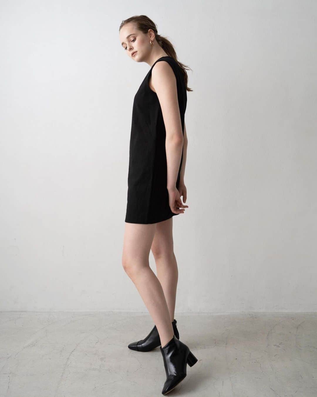ACYMさんのインスタグラム写真 - (ACYMInstagram)「#preorder ✔︎Standard mini onepiece (BEG,BLK) . . 8月一部アイテム予約受付中！ 〜8/1(木)12:00まで予約商品は送料無料。 画像をTAPして詳細をCHECK✈︎ . . #ACYM #ootd #outfit #coordinate #instagood #instalike #2019SS #fashion #japan #tokyo」7月28日 21時47分 - acym_official