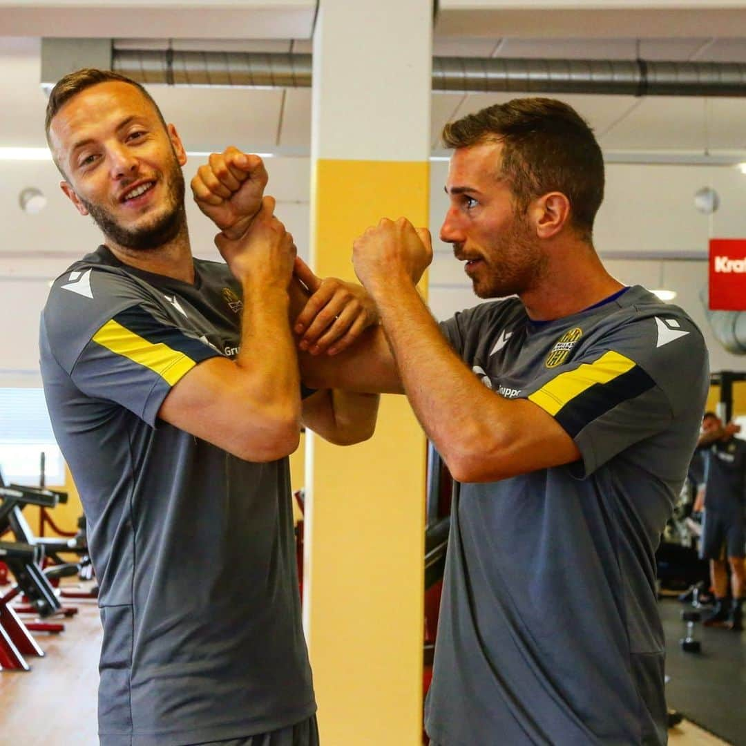 エラス・ヴェローナFCさんのインスタグラム写真 - (エラス・ヴェローナFCInstagram)「Calma Antonino! Altri due giorni e si torna a Verona! 😆 #Feldkirchen2019」7月28日 21時50分 - hellasveronafc