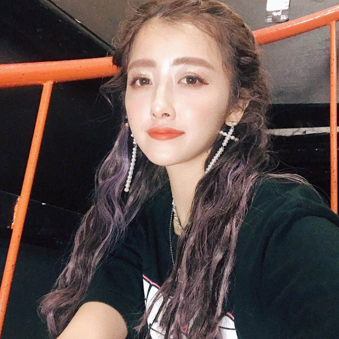 のインスタグラム：「柏ThumbUp でのLiveに来てくれたみんなありがとう♡﻿ 今日も楽しかったね〜💕﻿ 2日続けてのLiveだったから筋肉痛になりそう。。。🦵🏼⚡️﻿ ﻿ 今日は客席とステージの距離感がめちゃくちゃ近くてある意味新感覚なライブでした♥︎笑﻿ ﻿ 次回は。。。🧚🏻‍♀️﻿ 8/11(日)	HEAVEN'S ROCK さいたま新都心VJ-3 (埼玉)で お待ちしています🎟！！﻿ ﻿ pinkclass今日も最高だったよ⚡️💗⚡️﻿ ﻿ ps. new purple color💜﻿ → @s_p_i_c_a ﻿ Person in charge﻿ → @spica_akemi  san✂︎」