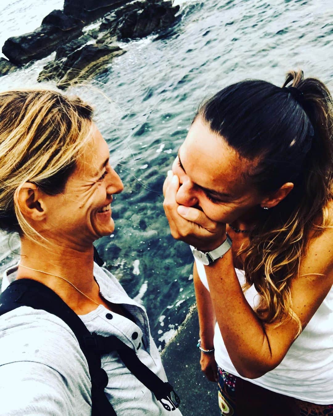 ヴァレンティナ・アリゲッティのインスタグラム：「Ridiamoci su  #dovevaandarecosi#scherzimeteo#ondina#letstrytosurf」