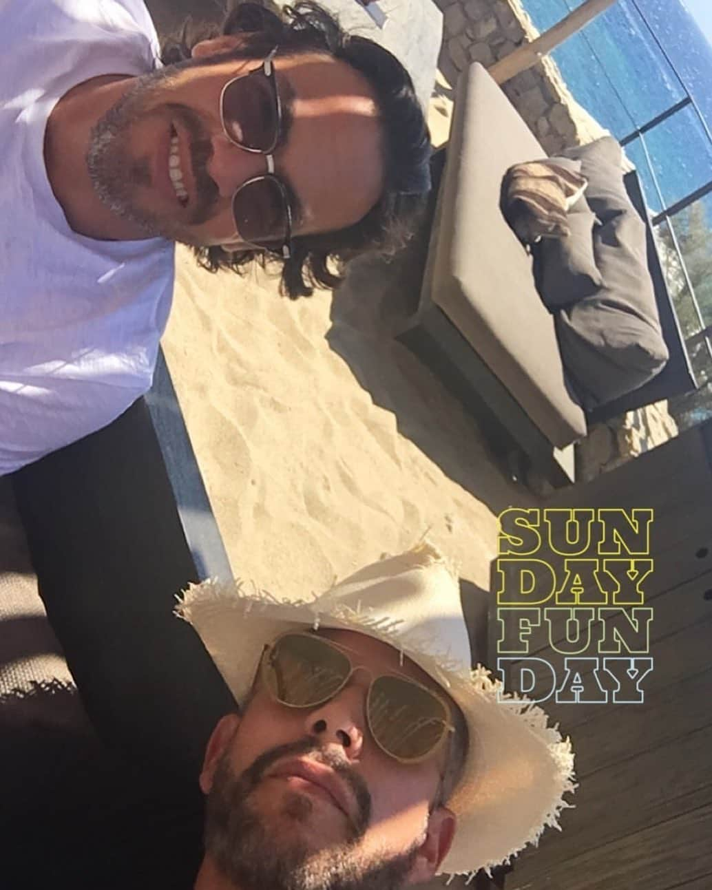 Rodner Figueroaさんのインスタグラム写真 - (Rodner FigueroaInstagram)「Sundaze!!! @ernestomathies #summer2019 #mykonos #greece #scorpios #rodnerfigueroa」7月28日 21時59分 - rodnerfigueroa