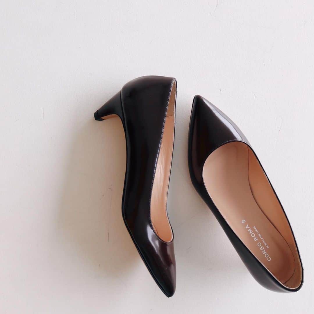 IENAさんのインスタグラム写真 - (IENAInstagram)「❤️SUMMER→AUTUMN - brand new shoes!❤️﻿ ﻿ ﻿ まだまだ暑い日が続く今日この頃。﻿ 夏のスタイルを思い切り楽しんだら﻿ 真っ先にチェックしたいnew shoes👡﻿ 気になる色No.1は〝ブラウン&ベージュ〟﻿ ﻿ ﻿ 🍫🍫🍫﻿ ﻿ New mood is﻿ Chocolate brown...❤︎﻿ ﻿ ﻿ ﻿ ﻿ #iena #paris﻿ #newarrival﻿ #iena_prefall」7月28日 21時59分 - iena_jp