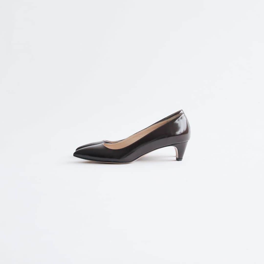 IENAさんのインスタグラム写真 - (IENAInstagram)「❤️SUMMER→AUTUMN - brand new shoes!❤️﻿ ﻿ ﻿ まだまだ暑い日が続く今日この頃。﻿ 夏のスタイルを思い切り楽しんだら﻿ 真っ先にチェックしたいnew shoes👡﻿ 気になる色No.1は〝ブラウン&ベージュ〟﻿ ﻿ ﻿ 🍫🍫🍫﻿ ﻿ New mood is﻿ Chocolate brown...❤︎﻿ ﻿ ﻿ ﻿ ﻿ #iena #paris﻿ #newarrival﻿ #iena_prefall」7月28日 21時59分 - iena_jp