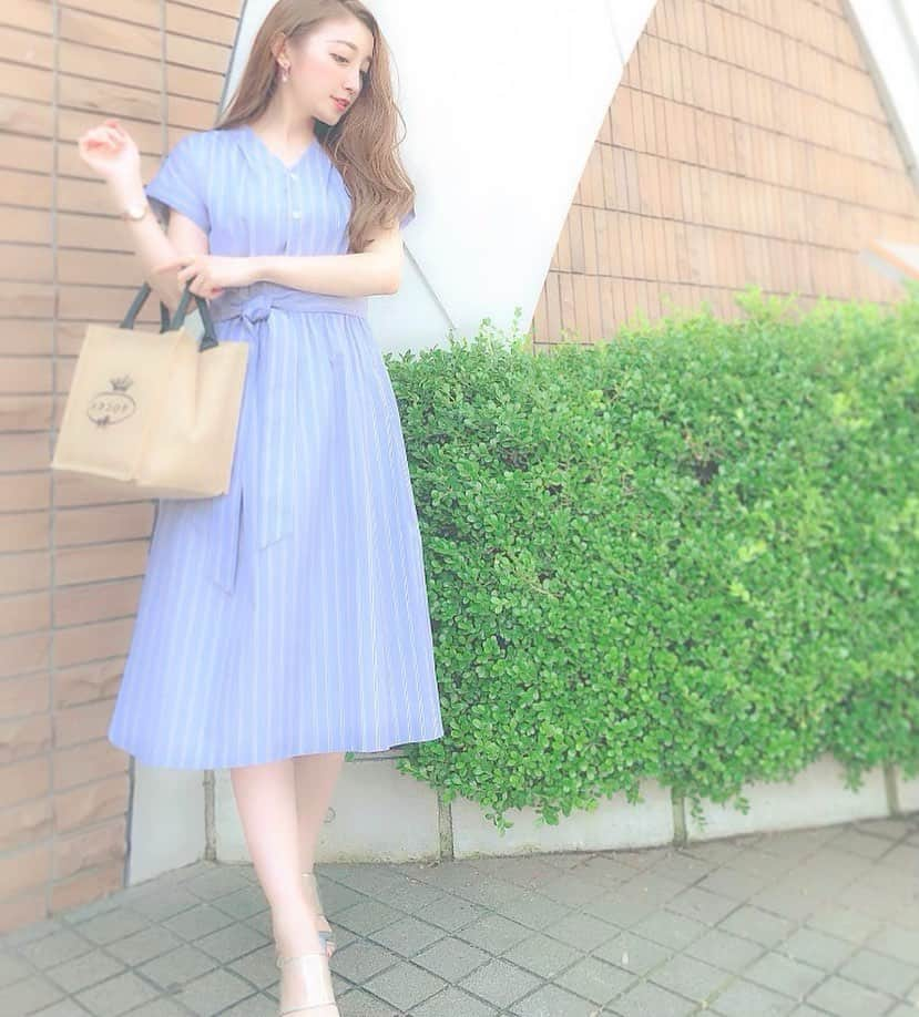 東條恭子さんのインスタグラム写真 - (東條恭子Instagram)「. Sunny Day Sunday🌻🎶 今日のお昼間の暑さ凄かったですねっ…!☀️ . 楽しみにしていたお出かけのコーデは👒 #nolleys ( @nolleys_official )の涼やかな シャツワンピに即決しましたっ♪ フィット&フレアのシルエットが本当に綺麗~👗✨ . . #ノーリーズ #シャツワンピース #chao_app #coordinate #fashion #japan #tokyo #tokyogirl #japanese #japanesegirl #elegant #ファッション #綺麗めコーデ #きれいめコーデ #大人可愛いコーデ #大人可愛い #おしゃれさんと繋がりたい #週末コーデ #シャツワンピ #きちんとコーデ #デートコーデ #シンプルコーデ #ベーシックコーデ」7月28日 21時59分 - kyoko_tojo