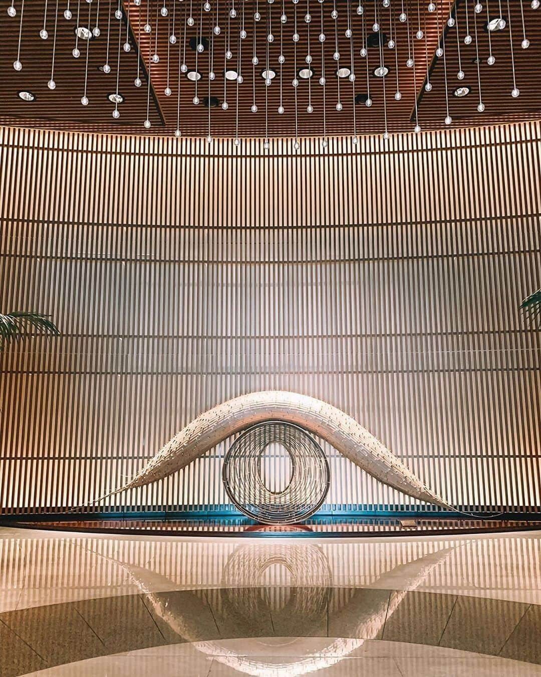 The Peninsula Hotelsさんのインスタグラム写真 - (The Peninsula HotelsInstagram)「Our bamboo masterpiece, “Lying Dragon Gate,” greets all of our visitors upon arrival to @thepeninsulatokyo. Thank you for sharing your #penmoments, @youmustgoblog. . . . . . . #peninsulahotels #luxuryhotels #luxuryhotelexperience #luxurytravel #travel #beautifuldestinations #welltraveled #traveldiaries #jetset #jetsetter #hotel #hotellife」7月28日 22時12分 - peninsulahotels