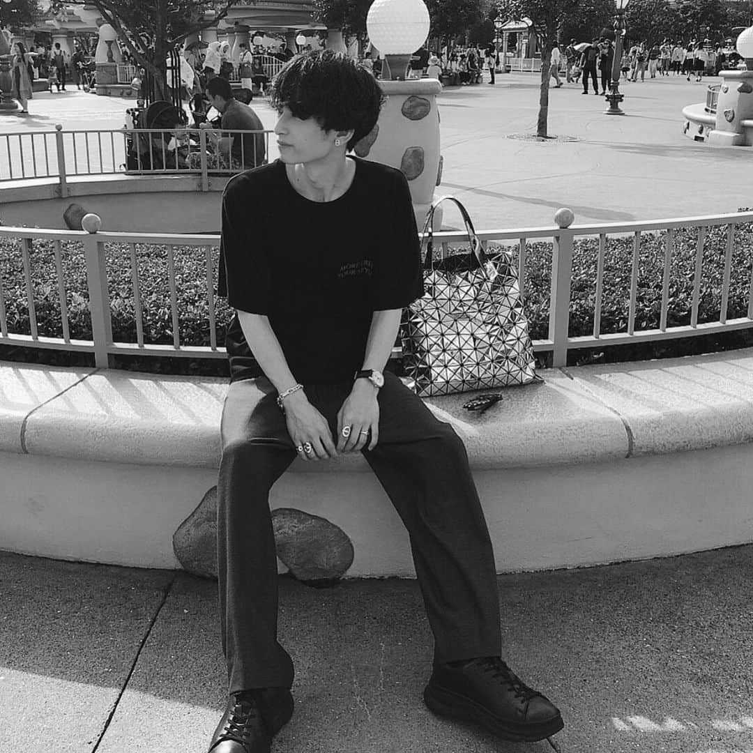 みっきーのインスタグラム：「﻿ ﻿ 24歳になっても楽しめるね😌﻿ ﻿ ﻿ ﻿ ﻿  例のTシャツ前からver.🙆‍♂️﻿ ﻿ ﻿ ﻿ #disney﻿ #ディズニーランド﻿ #夢の国﻿ #ミッキー違い﻿ #ん？﻿ #そいえば﻿ #toystory4﻿ #2回見たよ﻿ #吹替と字幕両方  #miiiiickystyle  #上質code」