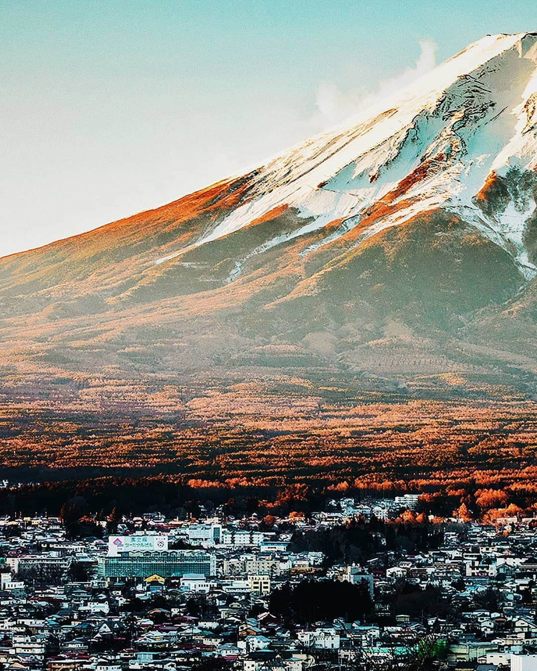 Berlin Tokyoさんのインスタグラム写真 - (Berlin TokyoInstagram)「The snow-crowned Mt. Fuji reflecting the sunrise glow. . . 5 of my pieces are now live on the @fooryu_ store. Please take a look. Link in my bio. . 📍 #hellofrom  #japan . @instagram」7月28日 22時24分 - tokio_kid