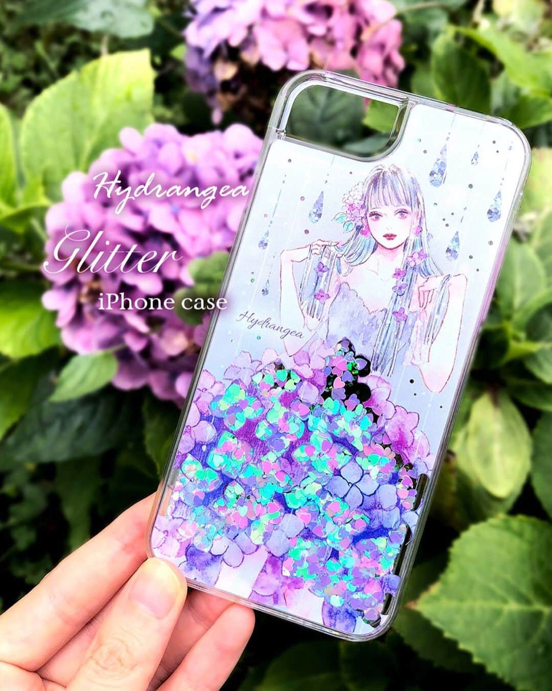 miya(ミヤマアユミ)さんのインスタグラム写真 - (miya(ミヤマアユミ)Instagram)「季節外れの紫陽花グリッターiPhoneケース💠ストーリーズに沢山反響頂けたのでリニューアルしてデザインフェスタへ持っていきます。リクエストくださった方ありがとうございます！ グリッターがパープルになりました💠 紫陽花のように移り変わる色合いを楽しんでもらえたら嬉しいです☺️イベント後にWebショップも再開します。  #artwork #watercolor #水彩 #art #illust #illustration #draw #illustrator #イラスト #イラストレーター #手描き #手書き #アナログ #アナログイラスト #ガールズイラスト #miyamaayumi #ミヤマアユミ #レモン #iphone #グリッター #glitter #スマホケース #iphoneケース #紫陽花 #あじさい」7月28日 22時34分 - miya78pic