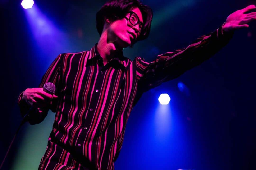 米田貴紀のインスタグラム：「ではそこのキミ✋ 講師的ポーズ🏫  photo  byユキちゃん  #夜の本気ダンス #aint_no_she_see_tour  #fetish_yorudan  #なんばhatch」