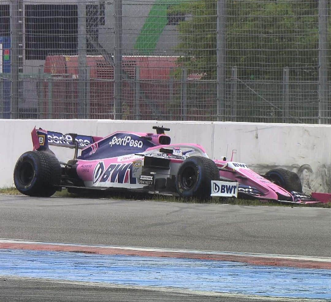 F1さんのインスタグラム写真 - (F1Instagram)「Disaster for Sergio Perez! The Racing Point driver is out ❌ after slithering off track and into the barriers on Lap 3 . #GermanGP 🇩🇪 #Formula1 #F1」7月28日 22時41分 - f1