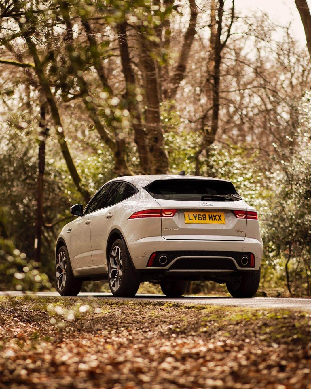 Jaguarさんのインスタグラム写真 - (JaguarInstagram)「A true performer that makes the road its stage.  #JaguarJourneys #Jaguar #EPACE #AWD #Luxury #Performance #SUV #InstaDesign #InstaCar #CarsofInstagram #England #UK」7月28日 22時45分 - jaguar