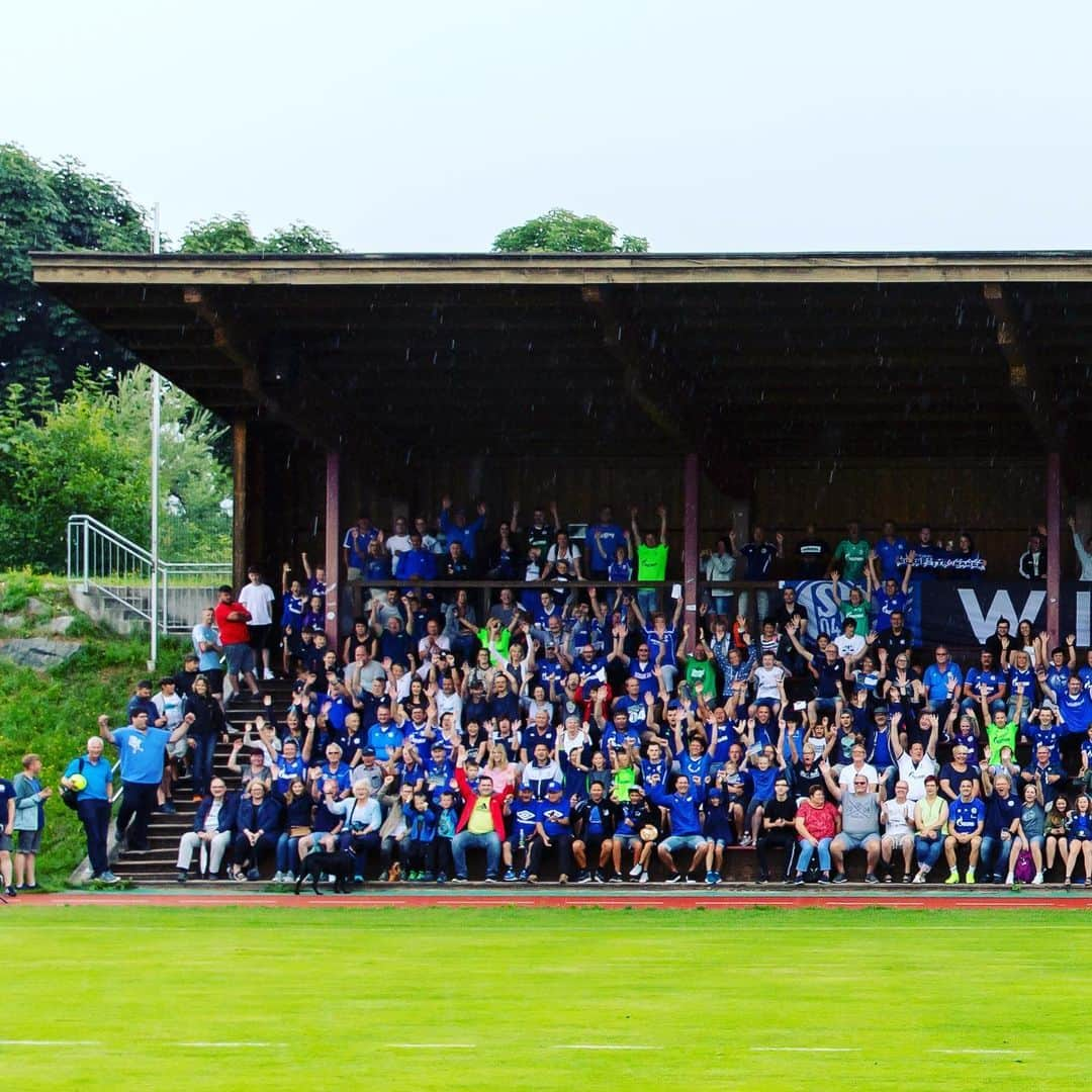 シャルケ04さんのインスタグラム写真 - (シャルケ04Instagram)「Mittersill ist 🔵 & ⚪️❗️ . . #DANKE #S04inAustria #S04 #Schalke #Football #Soccer #Trainingslager #Training #Knappen #WirLebenDich #🔵⚪️」7月28日 22時50分 - s04