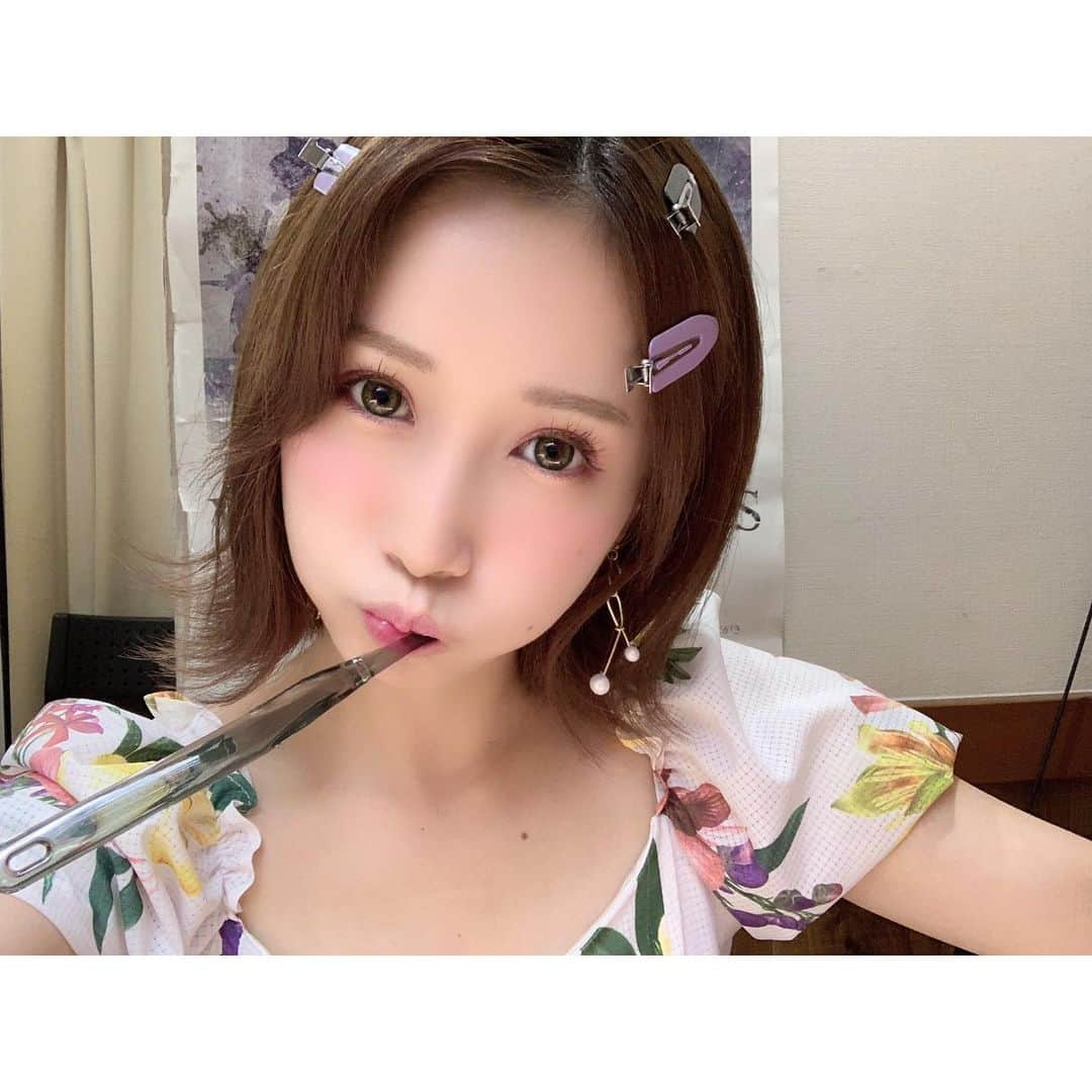 小島みなみさんのインスタグラム写真 - (小島みなみInstagram)「. . ピンで頭を小さくさせて ←？ 歯磨きして イベントの準備するのっ💪★ . . . #ピアスファンの子にもらったやつ♡ #樹脂ピアス #金属アレルギー #歯磨き」7月28日 23時04分 - kojima_minami_373