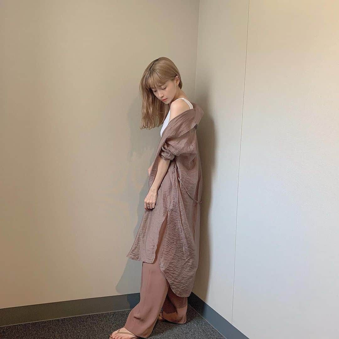 和田えりかさんのインスタグラム写真 - (和田えりかInstagram)「私服〜  @nokcha.official のガウンは日焼け防止にも使える〜👩🏻☀︎ くすみピンクでまとめてみました🐷💞」7月28日 23時01分 - _wadaerika