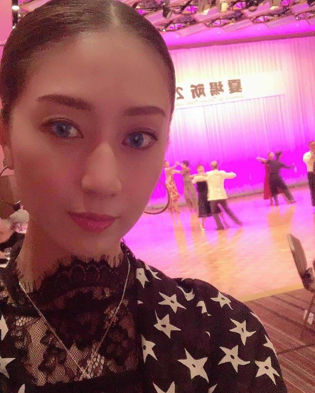 鳳翔大さんのインスタグラム写真 - (鳳翔大Instagram)「大竹先生にご招待して頂き、社交ダンスを観に行ってきましたー！  先生達のダンスの素晴らしい事…👏 いっぱい写真撮っちゃったわ📸 そして大竹先生が踊ってらっしゃるのを初めて生で見れました😭 さすが、レジェンド✨  本当に、やり続ける努力とは一番凄い事であり大変な事なんだなと実感しました。 i'mhereを通じて社交ダンスを知る機会が増え、その奥深さと難しさと楽しさと美しさが大好きになりました！  私も、頑張って続けてみたいと思います✨  #社交ダンス #帝国ホテル #大竹辰郎 先生 #舞台focus  #鳳翔大」7月28日 23時21分 - dai_hosho_official