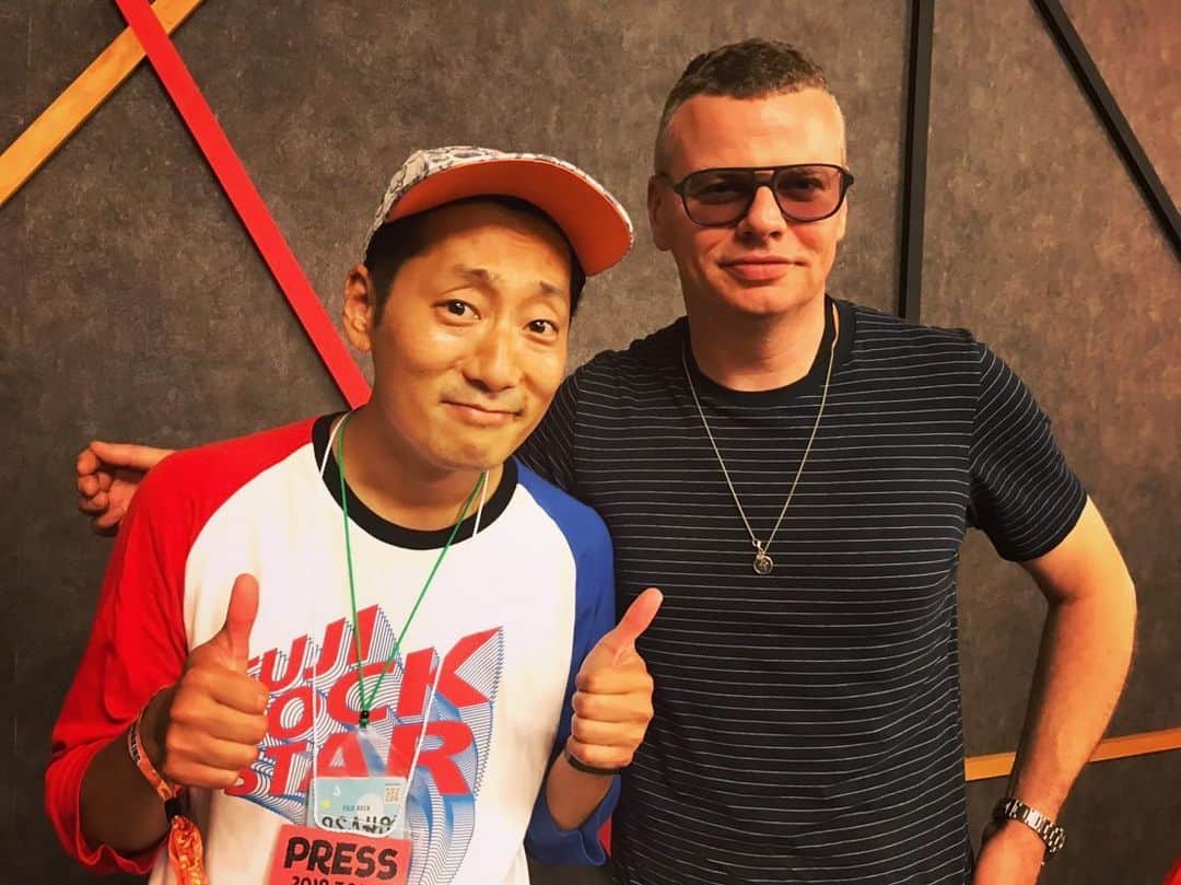 DJ MEGURUのインスタグラム：「ケミカルブラザーズのエドにインタビューまでさせてもらえて…  今年も最高だったぜ！FUJIROCK!!! 感想は明日のオンエアーと8月の特番にて。  おやすみなさい😴  #fujirock」