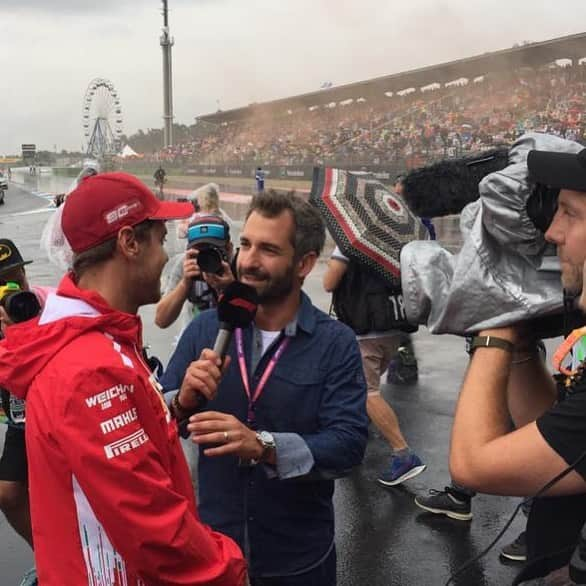 ティモ・グロックさんのインスタグラム写真 - (ティモ・グロックInstagram)「I really enjoyed my first @f1 interview today with this guy @vettelofficial in front of his home crowed @hockenheimring_official ! Very special moment and thanks to all German fans made it that special!  #goosebumps #f1 #hockenheimring」7月28日 23時19分 - realglocktimo