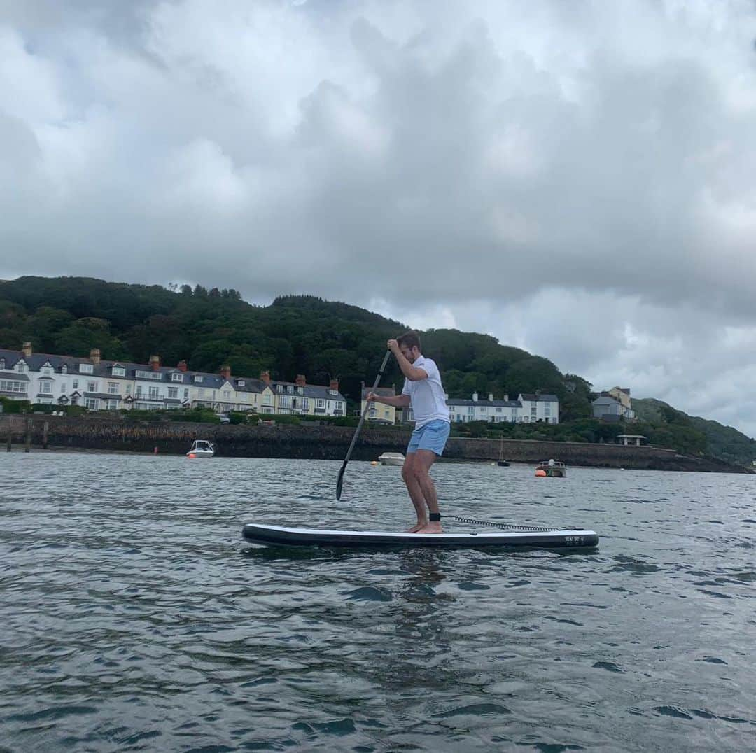 サム・ウォーカーさんのインスタグラム写真 - (サム・ウォーカーInstagram)「Got this paddleboarding thing cracked... Now just need the weather! 🤷🏻‍♂️🌤🏄🏻‍♂️」7月28日 23時41分 - samwalker_tt