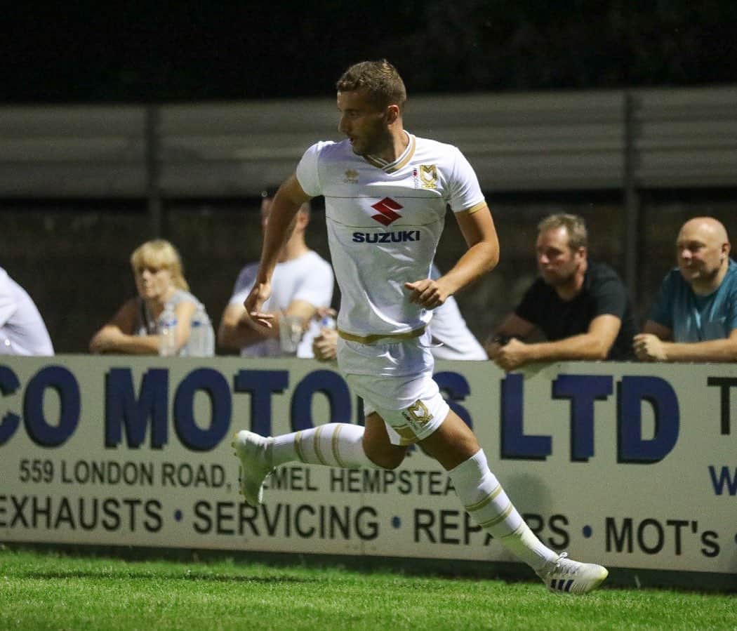 ベイリ・カーギルのインスタグラム：「Nice to finally be back out on the pitch this week 🤪」