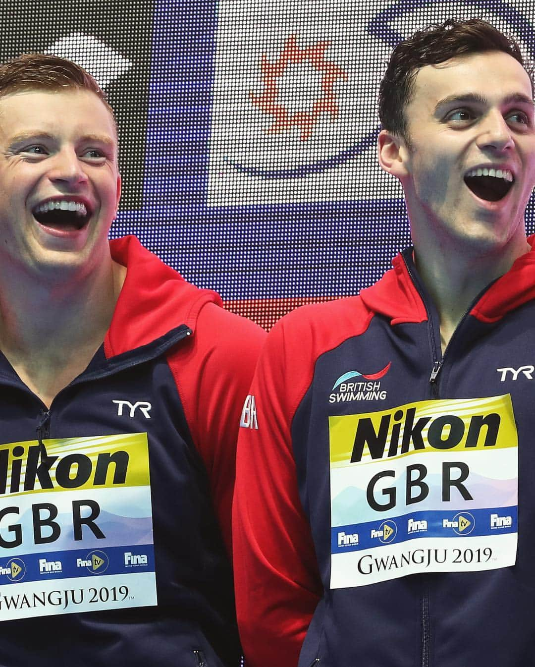 アダム・ピーティさんのインスタグラム写真 - (アダム・ピーティInstagram)「WOW what a night! Gold and a European Record! The first time we’ve ever won the 4x100m Medley and I’m so happy for these boys, we came together and believed 🙌🏼🙏🏼 My face says it all on the last photo 😂」7月29日 0時04分 - adam_peaty