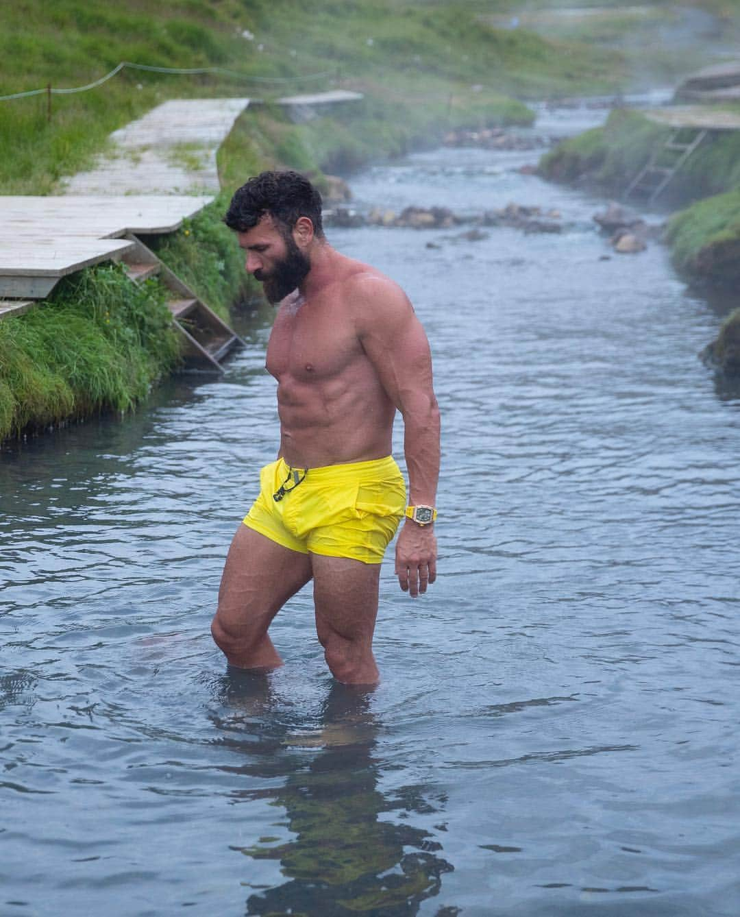 ダン・ビルツァーアンさんのインスタグラム写真 - (ダン・ビルツァーアンInstagram)「Iceland is such a cool place, volcanic hot springs at 5am」7月29日 0時06分 - danbilzerian