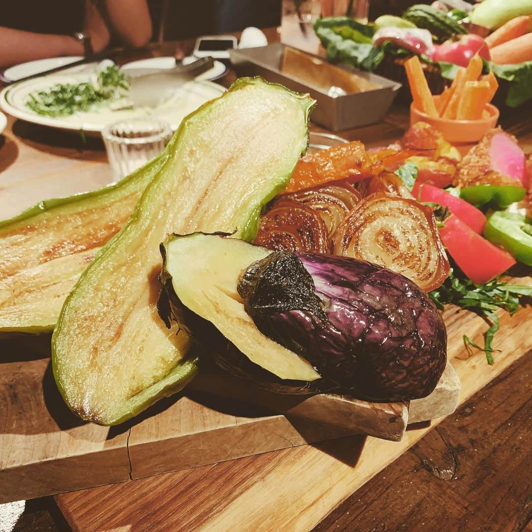 出雲阿国さんのインスタグラム写真 - (出雲阿国Instagram)「今回のダイエットは とにかく 野菜中心の生活！  ということで せっせと野菜を食べています❤️ 痩せてはないけど すこぶる体調が良い！！ #wearethefarm の お野菜は お肉とか食べるよりも スイーツ食べるとかよりも 美味しい❤️ そしてお腹いっぱいになる！！ #ダイエット #お野菜  美味しいお野菜料理いっぱい考えたいなぁ！」7月29日 0時07分 - izumonookuni