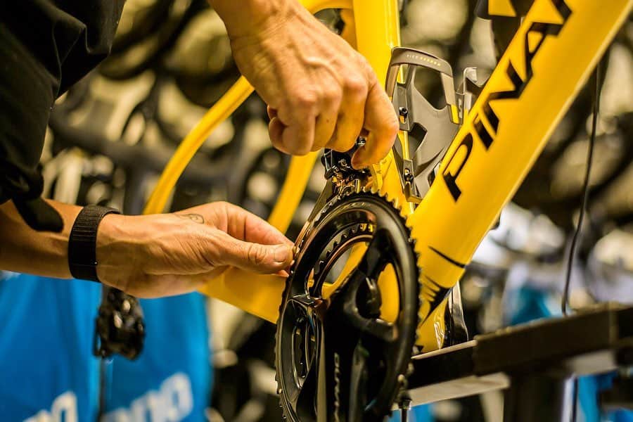 Shimanoさんのインスタグラム写真 - (ShimanoInstagram)「Not only the riders, but also the mechanics of @teamineos delivered a solid performance this @letourdefrance, topping it off with this custom build, yellow painted @pinarello_official F12 equipped with Dura-Ace R9150 Di2 and C60 wheels for champ @eganbernal! #ShimanoRoad #duraace #Di2 #TDF2019 #TourdeFrance 📷 @jorisknapen_studioknapen & @leon_van_bon」7月29日 0時08分 - rideshimano