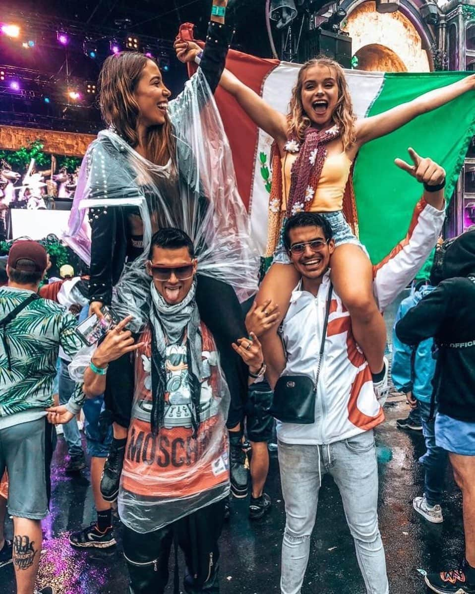 Luisa Fernanda Wさんのインスタグラム写真 - (Luisa Fernanda WInstagram)「@tomorrowland @marinayers @pipebueno @iluisteran #tomorrowland2019 🥳🥳🥳」7月29日 0時16分 - luisafernandaw