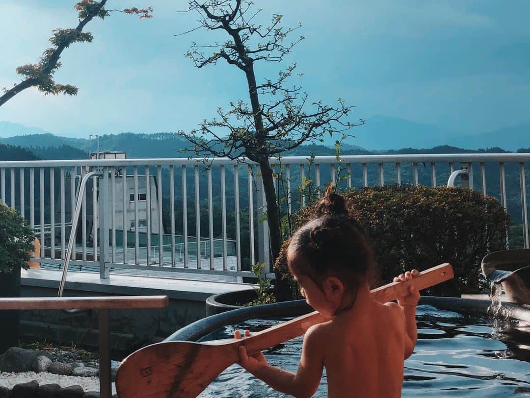荻原桃子さんのインスタグラム写真 - (荻原桃子Instagram)「FUJI ROCKからの温泉で〆  楽しかった週末✌︎ 夏が始まったなぁ🤢  うれちぃ(EITO風。) #eitokohashi」7月29日 0時18分 - momokoogihara