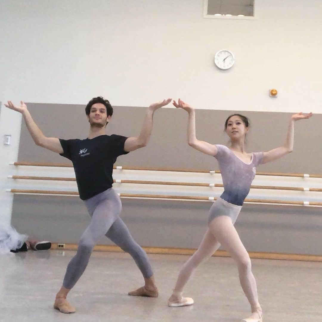 倉永美沙さんのインスタグラム写真 - (倉永美沙Instagram)「My first performance with @sfballet  this season! I’m excited to perform Rubies at @sterngrovefestival today! 今日はサンフランシスコバレエに正式団員として初めての舞台です。バランシンのルビーズを踊ります♥️ #ballet #ballerina #ballerinalife #happy #happiness #dance #art #幸せ #バレエ #バレリーナ #rehearsal #travellife #work #rubies @_angelogreco_」7月29日 0時29分 - misakuranaga