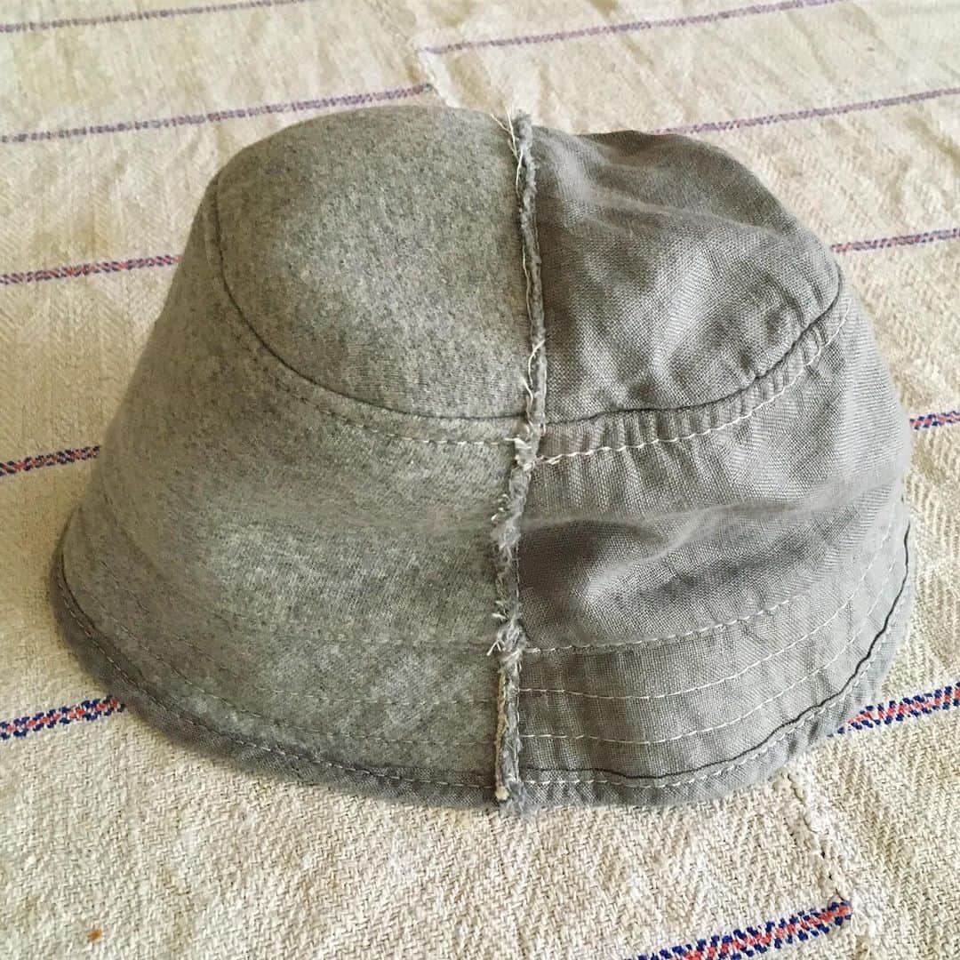 バーンストックスピアーズさんのインスタグラム写真 - (バーンストックスピアーズInstagram)「#hatoftheday This one is a Half Hat made from sweatshirt and cotton poplin. As you can see it’s been worn and washed a few times. #oldhat @mrjacquesandre」7月29日 0時37分 - bernstockspeirs