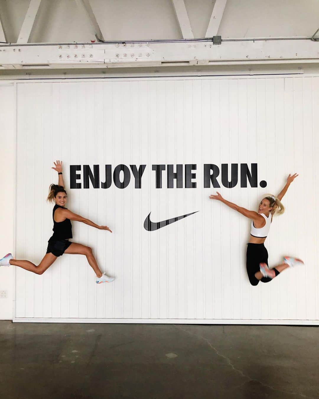 Kirsty Godsoさんのインスタグラム写真 - (Kirsty GodsoInstagram)「ENERGY OUT, ENERGY IN ⚡️💕✨ Honored to launch the latest proprietary innovation in @nikerunning Nike Joyride! A shoe that even the most reluctant of runners will find joy in. Had a blast leading multiple workouts in LA with my girl Coach @becwilcock 🏃🏼‍♀️ For a self proclaimed non runner, this shoe had my legs feeling forever fresh thanks to the personalized underfoot experience with greater impact absorption in a surprisingly light, energy-returning package. Might adopt the @nikerunning App voice now of “are we running today?” 😂 ENJOY THE RUN #nikejoyride #letswork #NRC」7月29日 10時14分 - kirstygodso