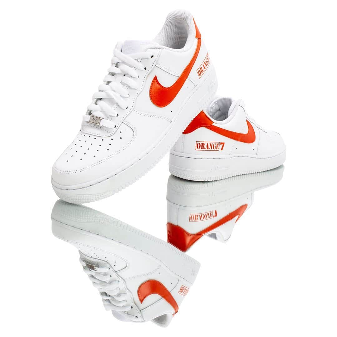 Flight Clubさんのインスタグラム写真 - (Flight ClubInstagram)「Commemorating the concluding chapter of the Netflix phenomenon Orange Is The New Black comes a custom Air Force 1 exclusively gifted to crew and cast members. #oitnb」7月29日 10時18分 - flightclub