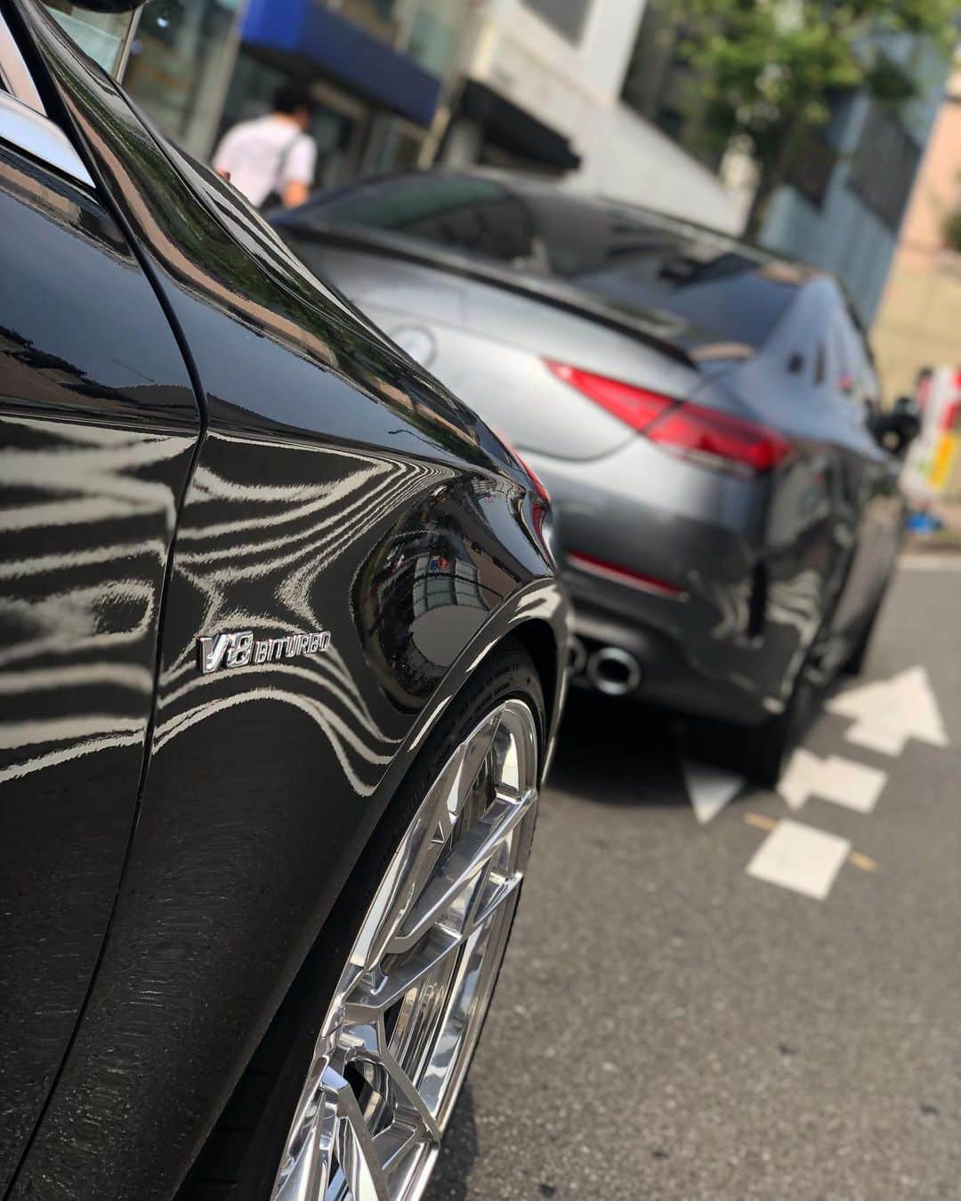 青木龍一のインスタグラム：「通勤快速と通園各駅停車  #AMG #w222 #c257」