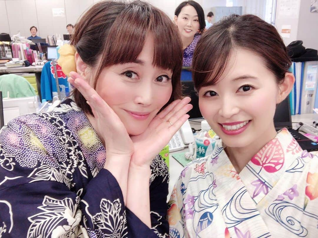 札幌テレビ「どさんこワイド朝」さんのインスタグラム写真 - (札幌テレビ「どさんこワイド朝」Instagram)「. 熊谷さんとツーショットを撮ろうと思ったら 熊谷さん自撮り失敗😂 . ３枚目は大成功！ 急式さんも写ってくれました🎶 . #女子アナ #アナウンサー  #夏 #夏祭り #浴衣 #浴衣ヘアアレンジ  #自撮り #失敗 #インスタ萎え . #stv #どさんこワイド朝  #熊谷明美 #急式裕美  #大家彩香」7月29日 10時43分 - dosanko_asa