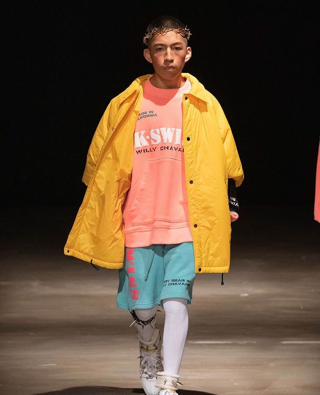 HYPEBEASTさんのインスタグラム写真 - (HYPEBEASTInstagram)「@hypebeaststyle: @willychavarrianewyork has unveiled his Spring/Summer 2020 collection, drawing inspiration from California’s Chicano community. The collection features a mix of minimalist black pieces and colorful pastels evoking tennis prep and ’90s rave culture. The runway presentation also showcased leather cowboy boots and custom sneakers from @kswiss. Tap our bio link for a closer look. ⁠⠀ Photo: Brent Chua/Selwyn Tungol」7月29日 10時49分 - hypebeast